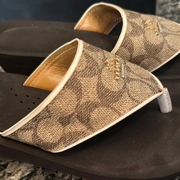 Coach Signature Brown and Tan Flip Flops 8.5 - Picture 4 of 16